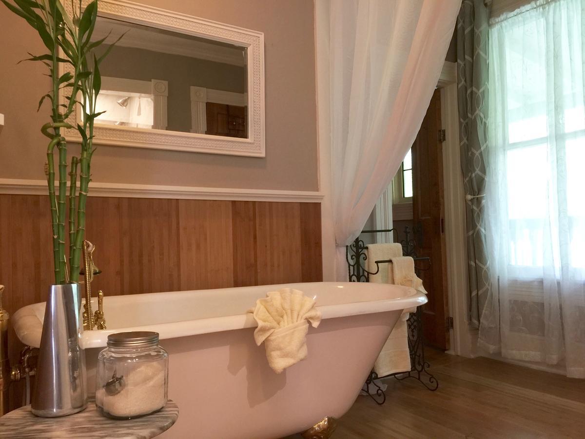 Eureka Zen Cottages ユリーカ・スプリングス エクステリア 写真