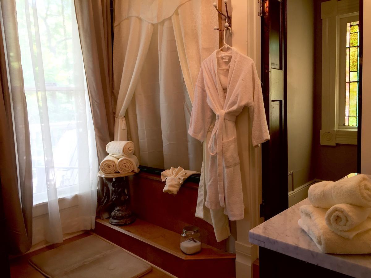 Eureka Zen Cottages ユリーカ・スプリングス エクステリア 写真