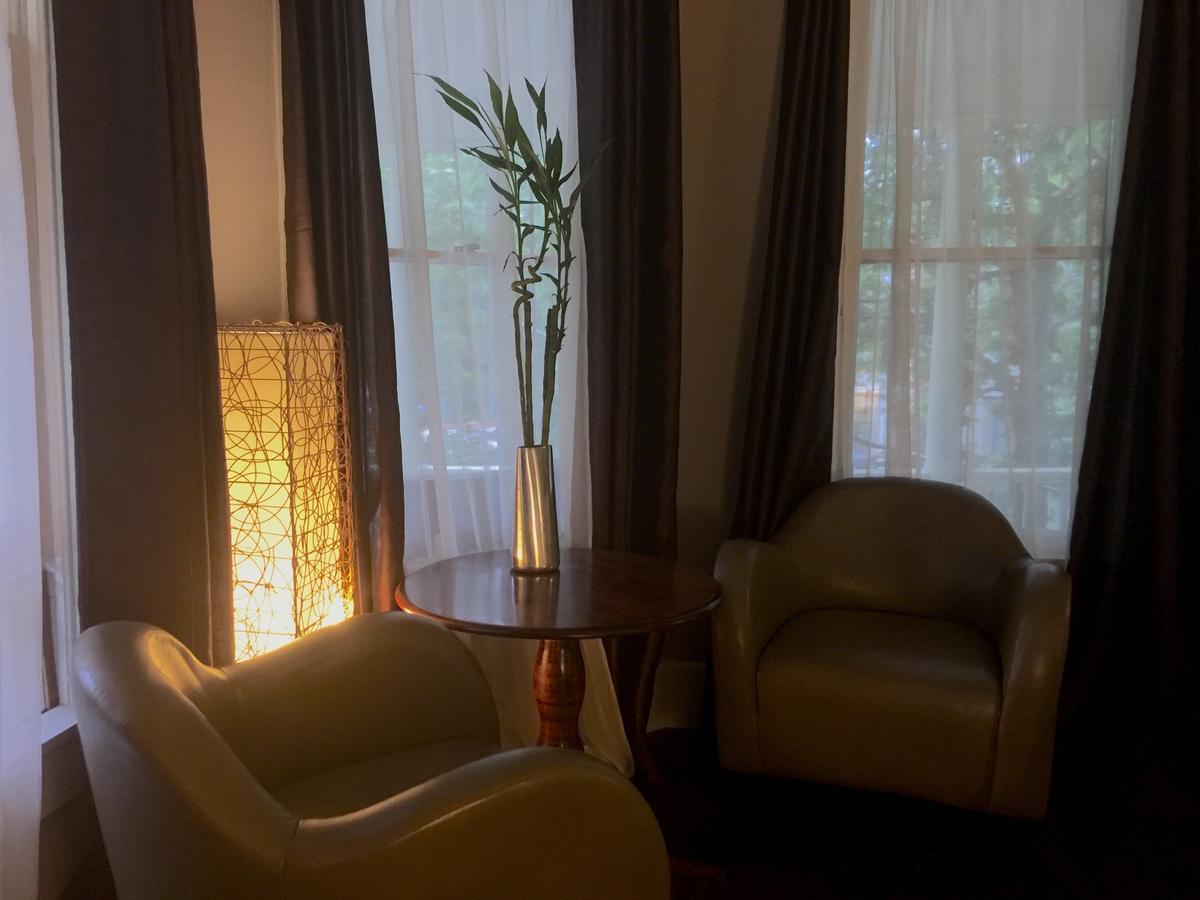 Eureka Zen Cottages ユリーカ・スプリングス エクステリア 写真