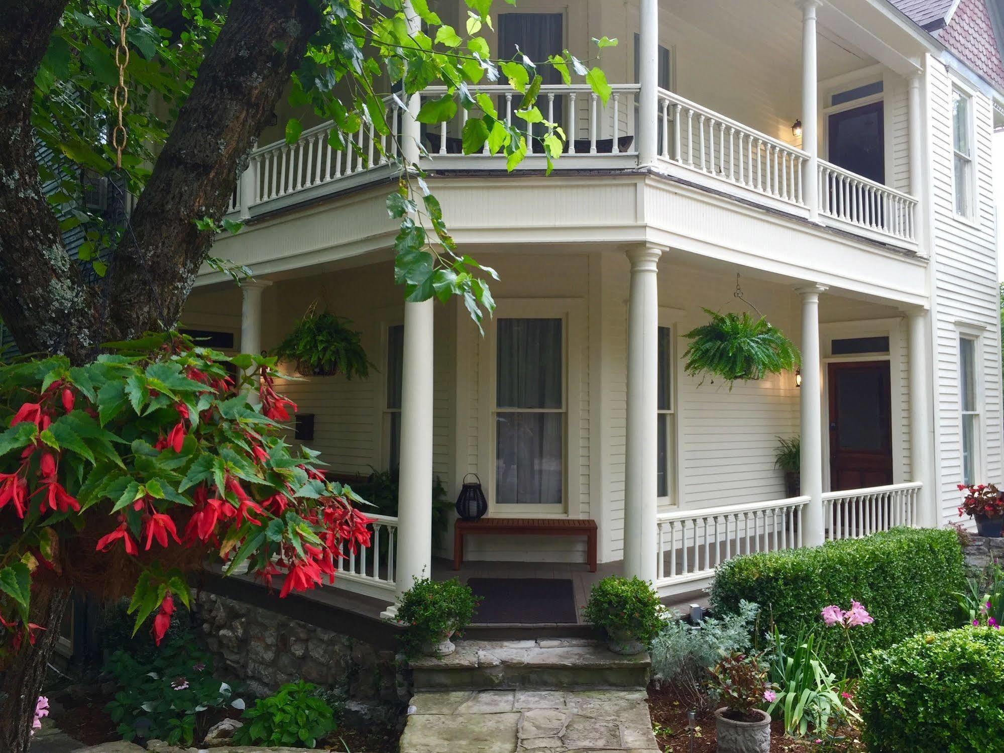 Eureka Zen Cottages ユリーカ・スプリングス エクステリア 写真